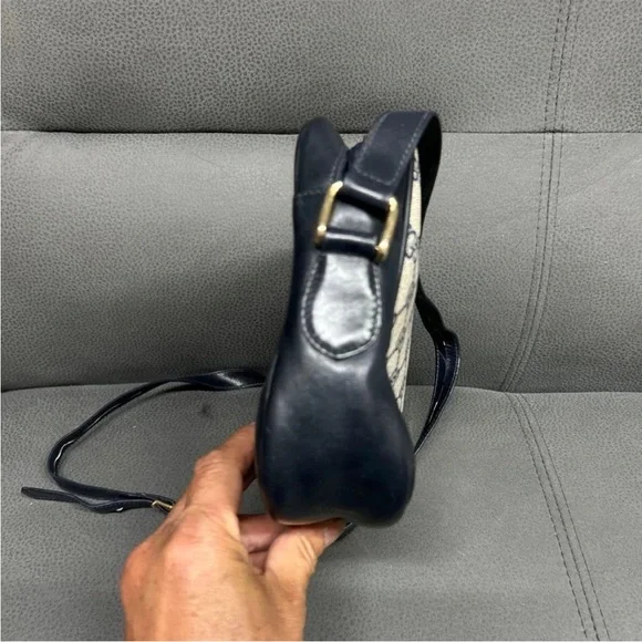 Gucci Black and Cream Crossbody Bag - Picture 4 of 10